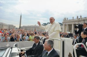 Innamorati in Viaggio, Rinnovo voti in Vaticano 4