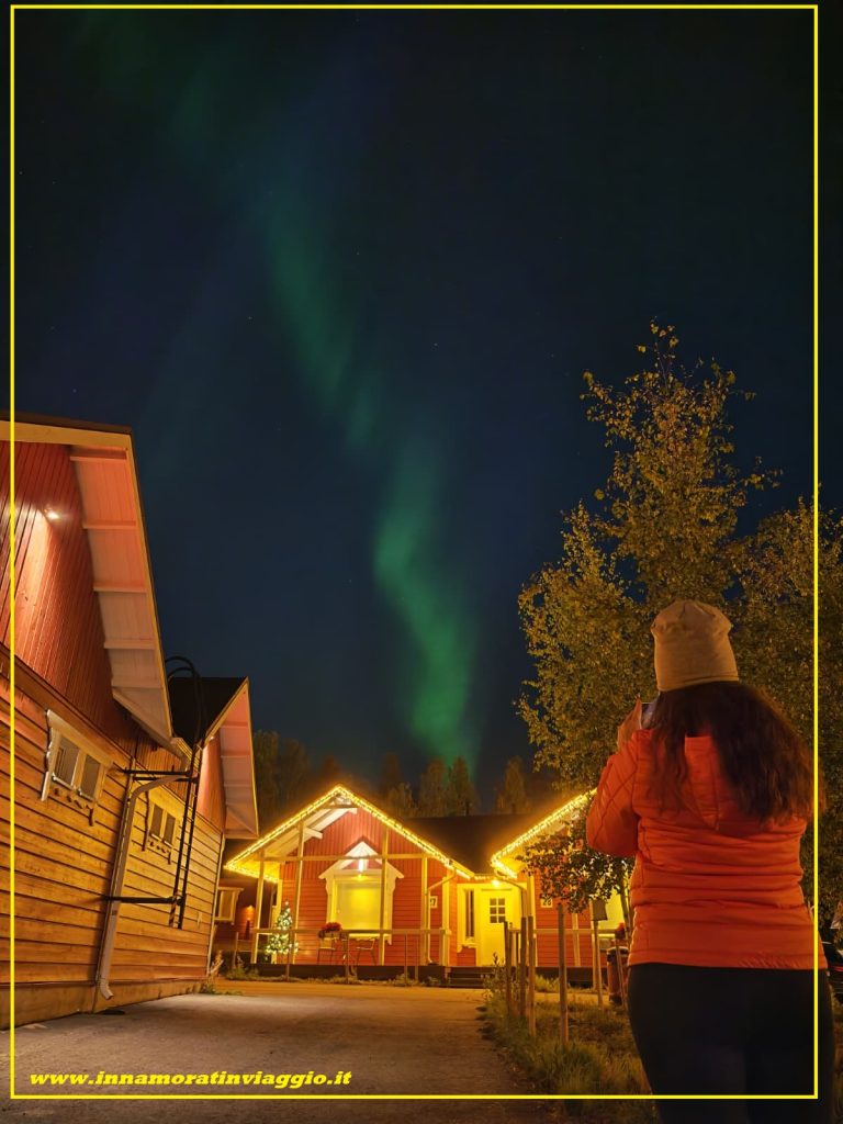 Dormire al Villaggio di Babbo Natale in Finlandia sotto l'aurora boreale