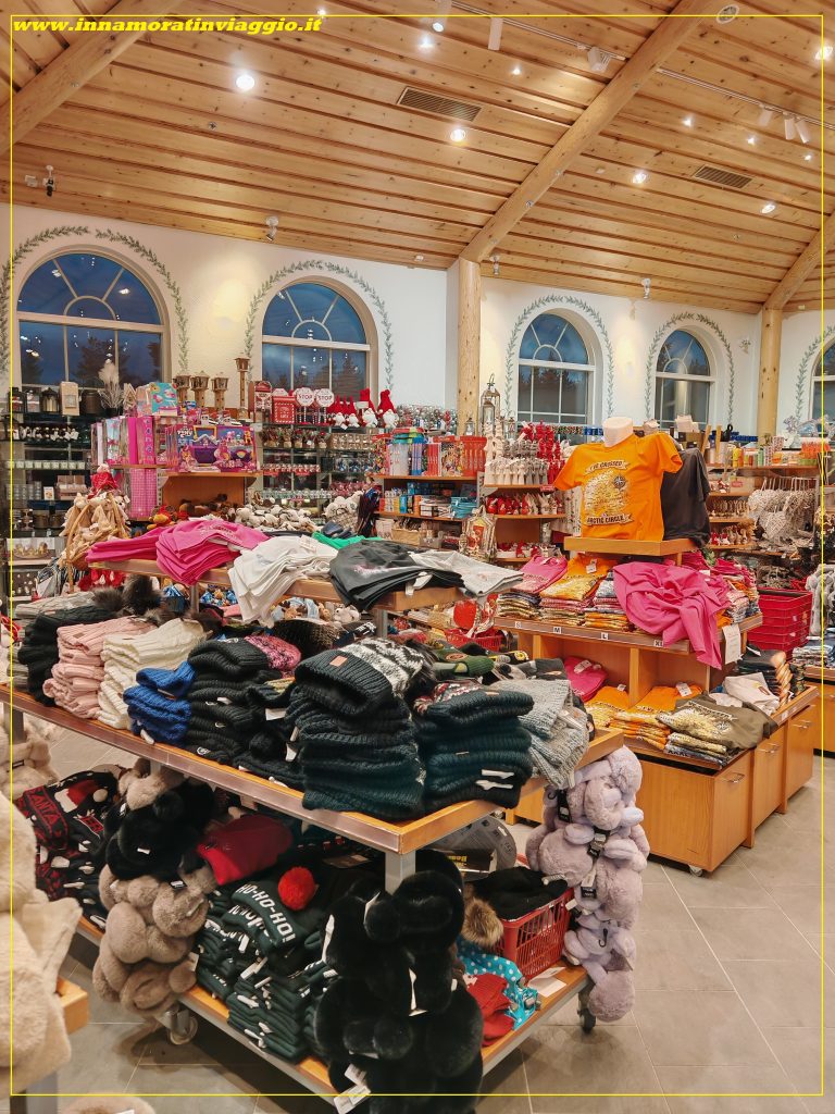 Dormire al Villaggio di Babbo Natale in Finlandia - lo shop