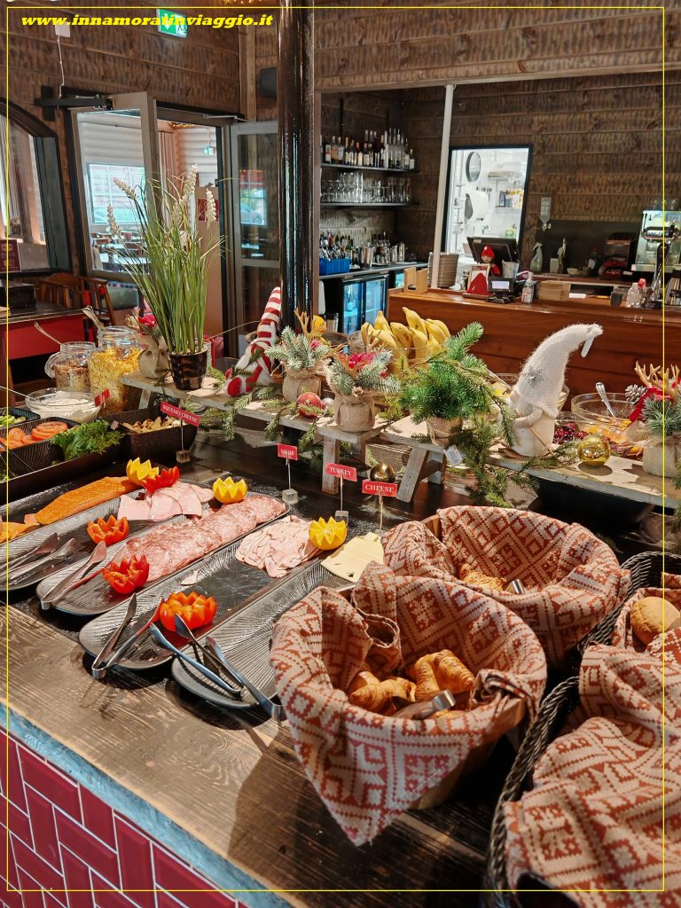 Dormire al Villaggio di Babbo Natale in Finlandia - la colazione