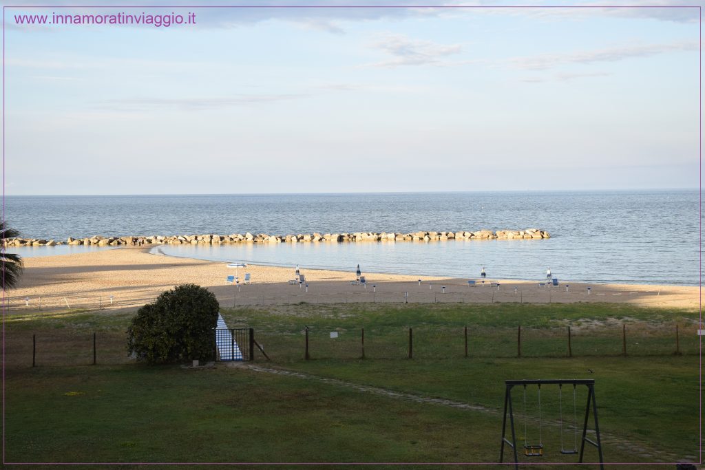 Vista dal balcone del nostro appartamento al Brezza di mare
